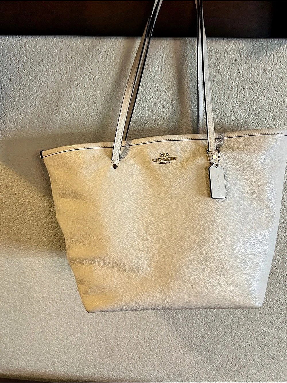 Coach City Tote Leather Tote in chalk white